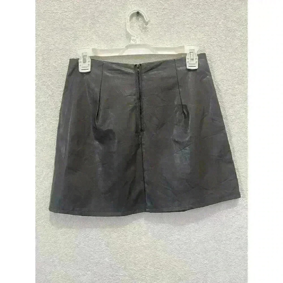 LF Mint Vanilla Dark‎ Grey Faux Leather Studded Mini Skirt Women's Size 8 NWT - Picture 5 of 8